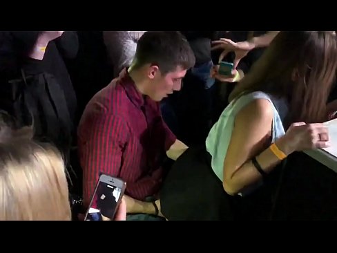 ❤️ Sexo real en una discoteca rusa. Chica rusa de 18 años en el ano y la vagina follada en un club nocturno ❤️ Porno en es.sexygirlspics.ru ❌️